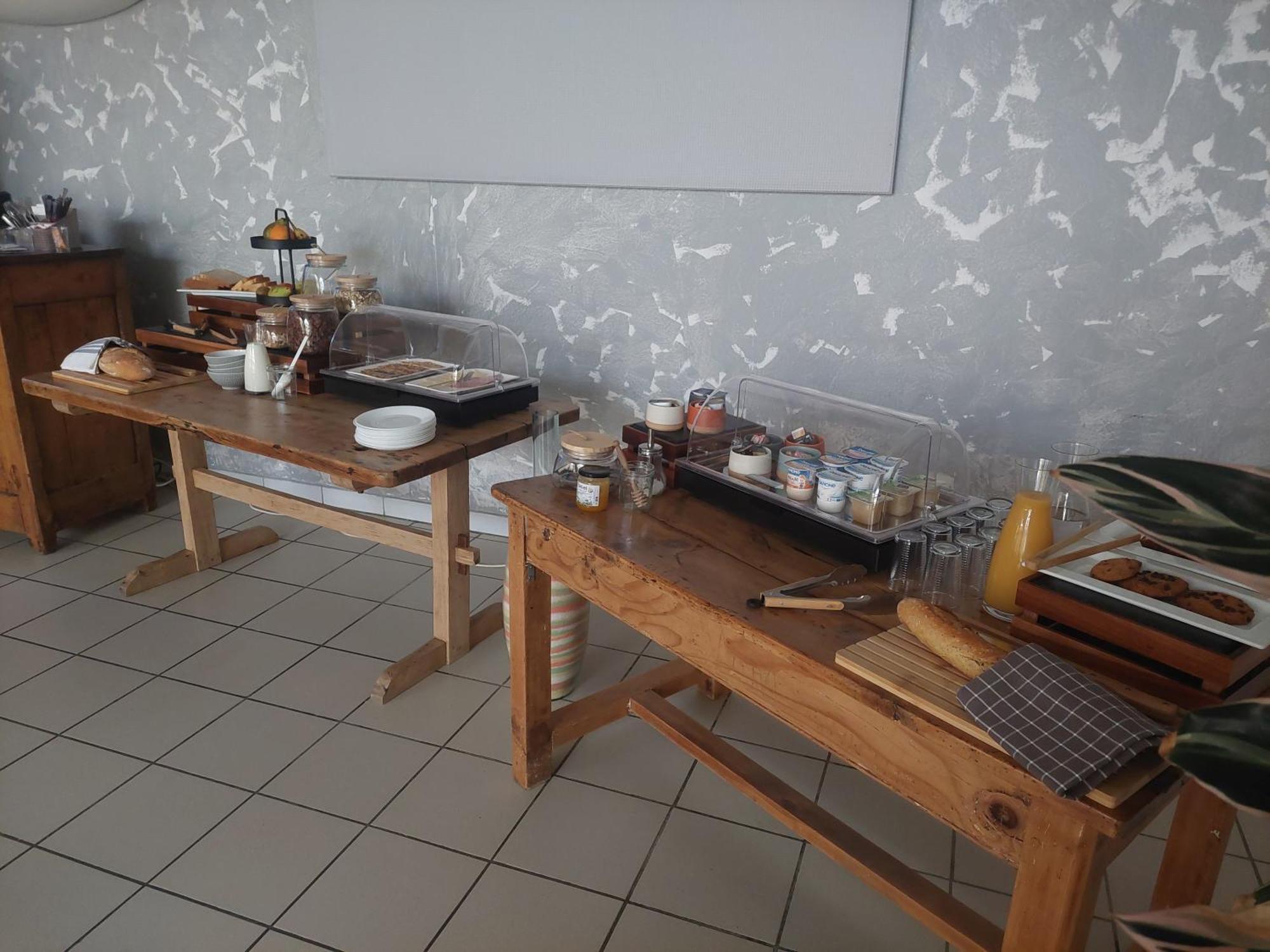 Logis Hotel Restaurant Le Clos Saint Loup Bram Exterior foto